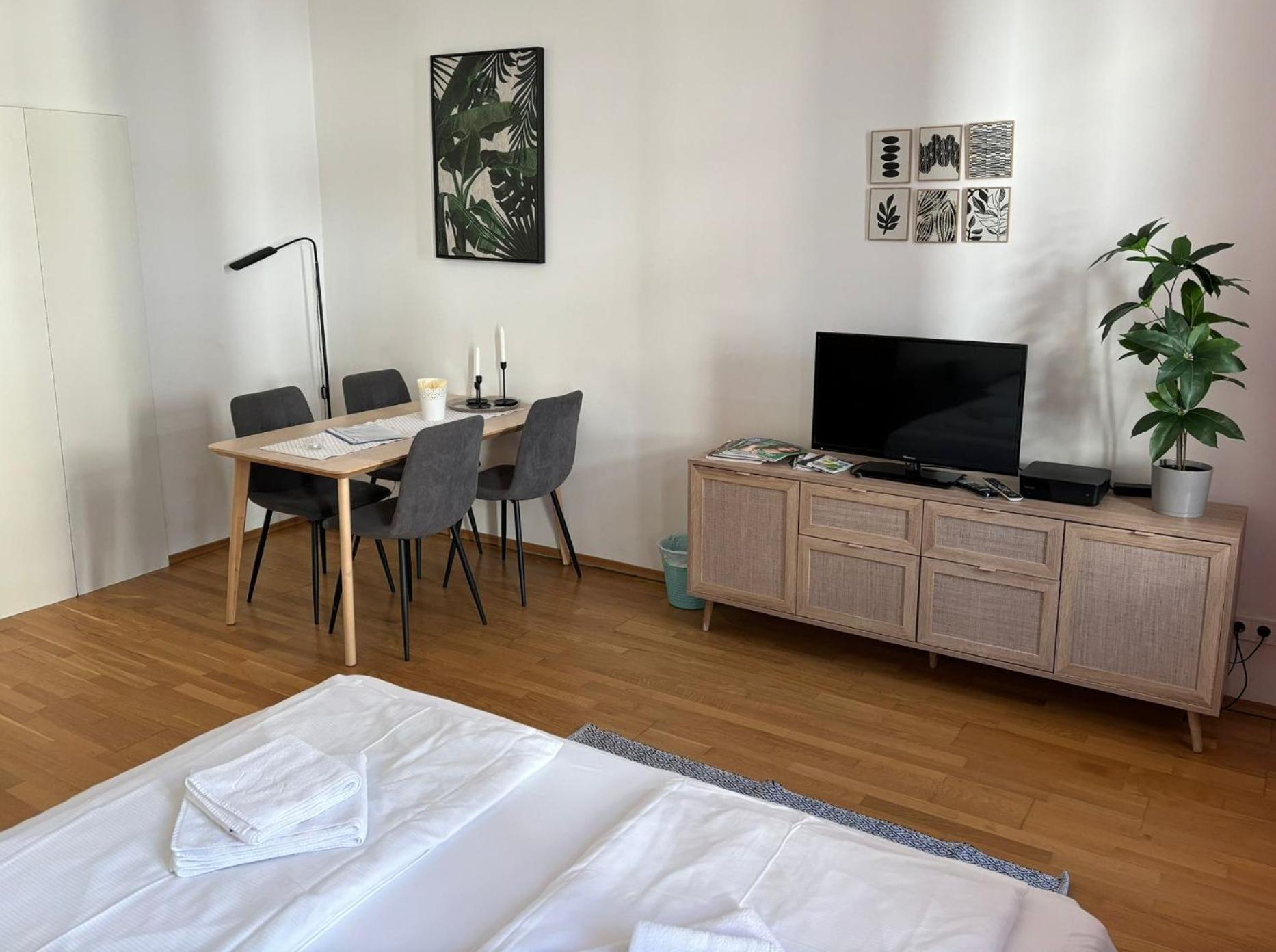 Casa Nostra - Helle Wohnung - Direkt Am Augarten Відень Екстер'єр фото
